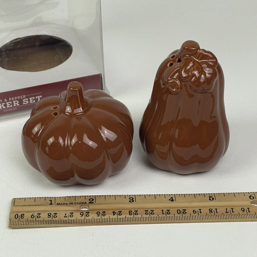 Pumpkin Squash Salt Pepper Shakers Orange Autumn Fall Halloween Thanksgiving